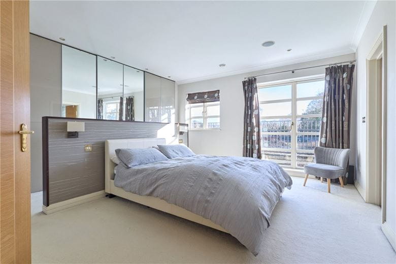 4 bedroom house, Mill Reef, Newmarket CB8 - Available