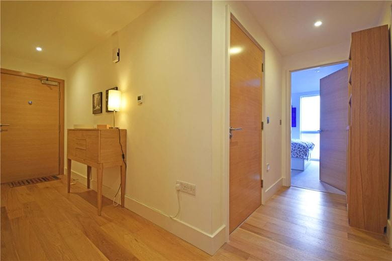 2 bedroom flat, Newton Court, Kingsley Walk CB5 - Available