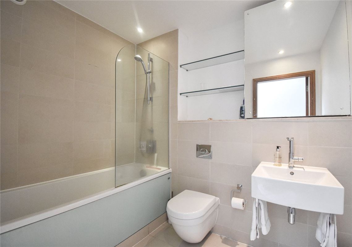 2 bedroom flat, Christ's Lane, Cambridge CB1 - Sold STC