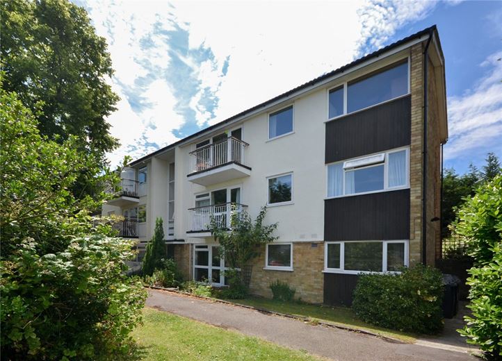 3 bedroom flat, Lingholme Close, Cambridge CB4 - Available
