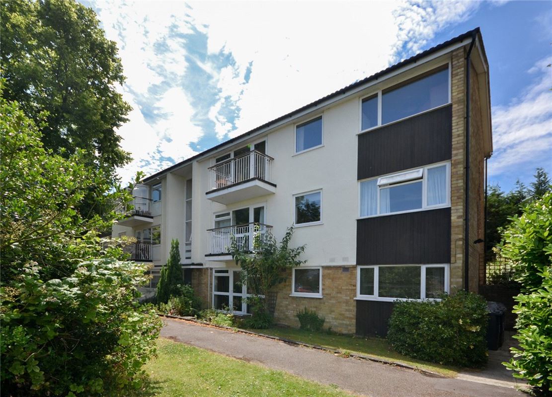 3 bedroom flat, Lingholme Close, Cambridge CB4 - Available