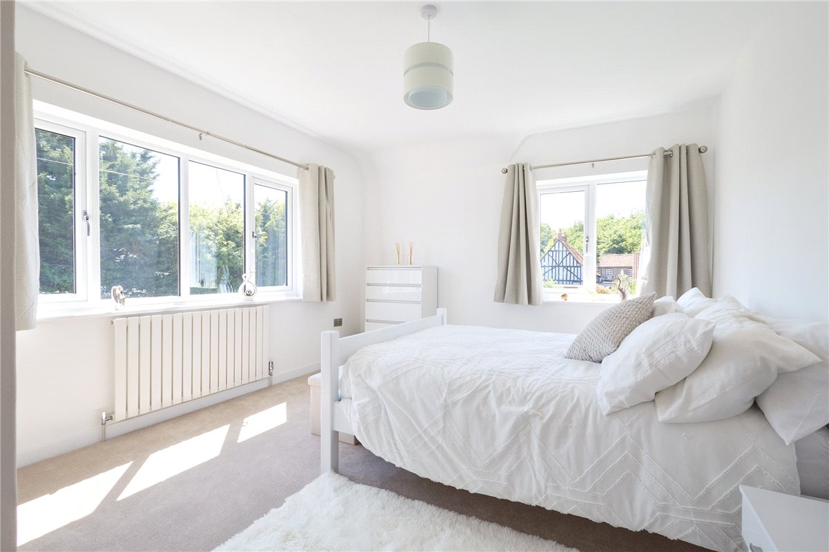 4 bedroom house, Newmarket Road, Kennett CB8 - Sold