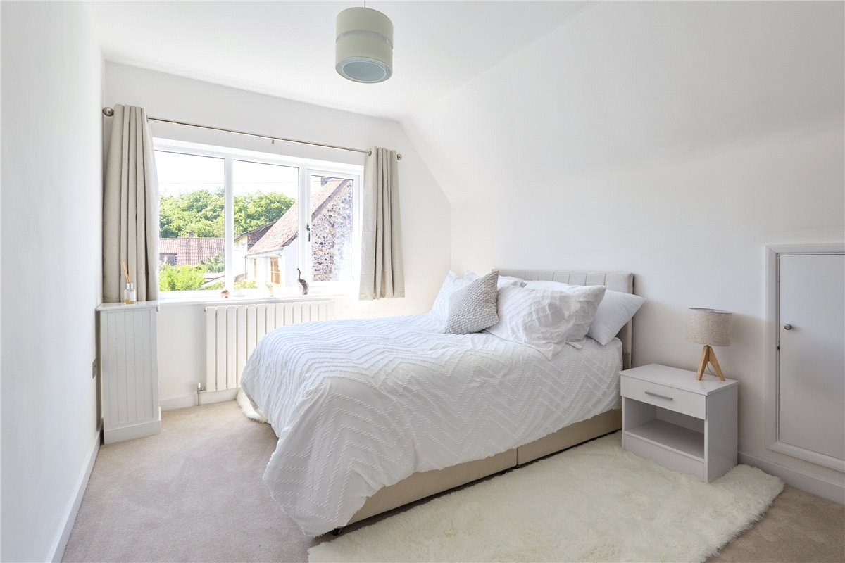 4 bedroom house, Newmarket Road, Kennett CB8 - Sold