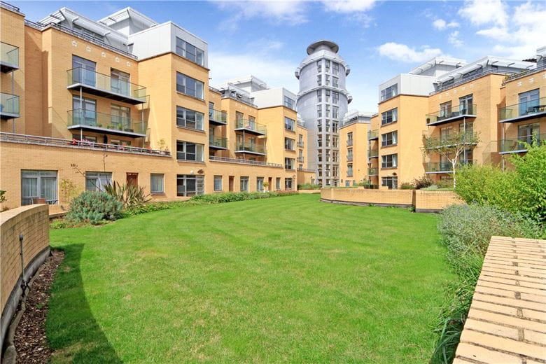 1 bedroom flat, Homerton Street, Cambridge CB2 - Available