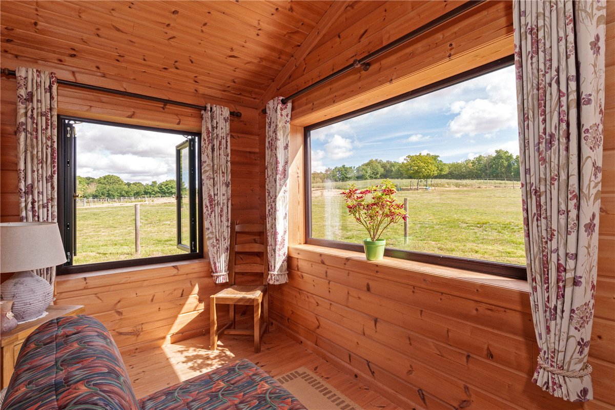 3 bedroom house, Station Road, Tilbrook PE28 - Available