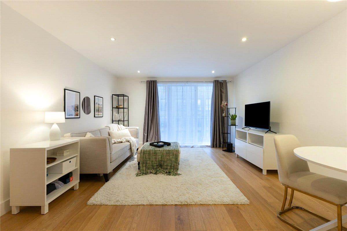 2 bedroom flat, Keynes House, Kingsley Walk CB5 - Available