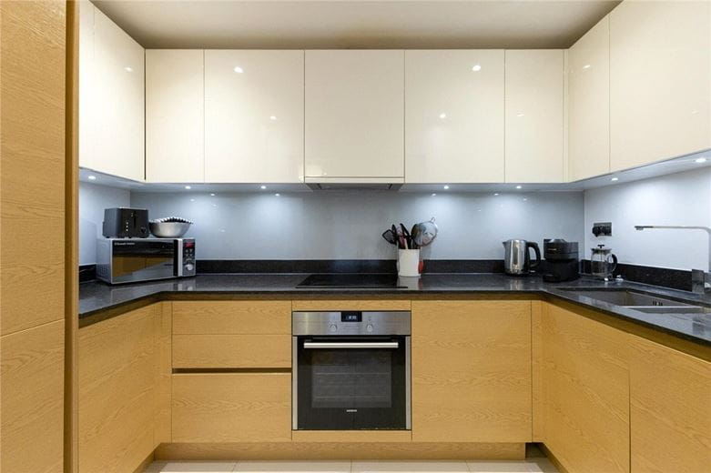 2 bedroom flat, Keynes House, Kingsley Walk CB5 - Available