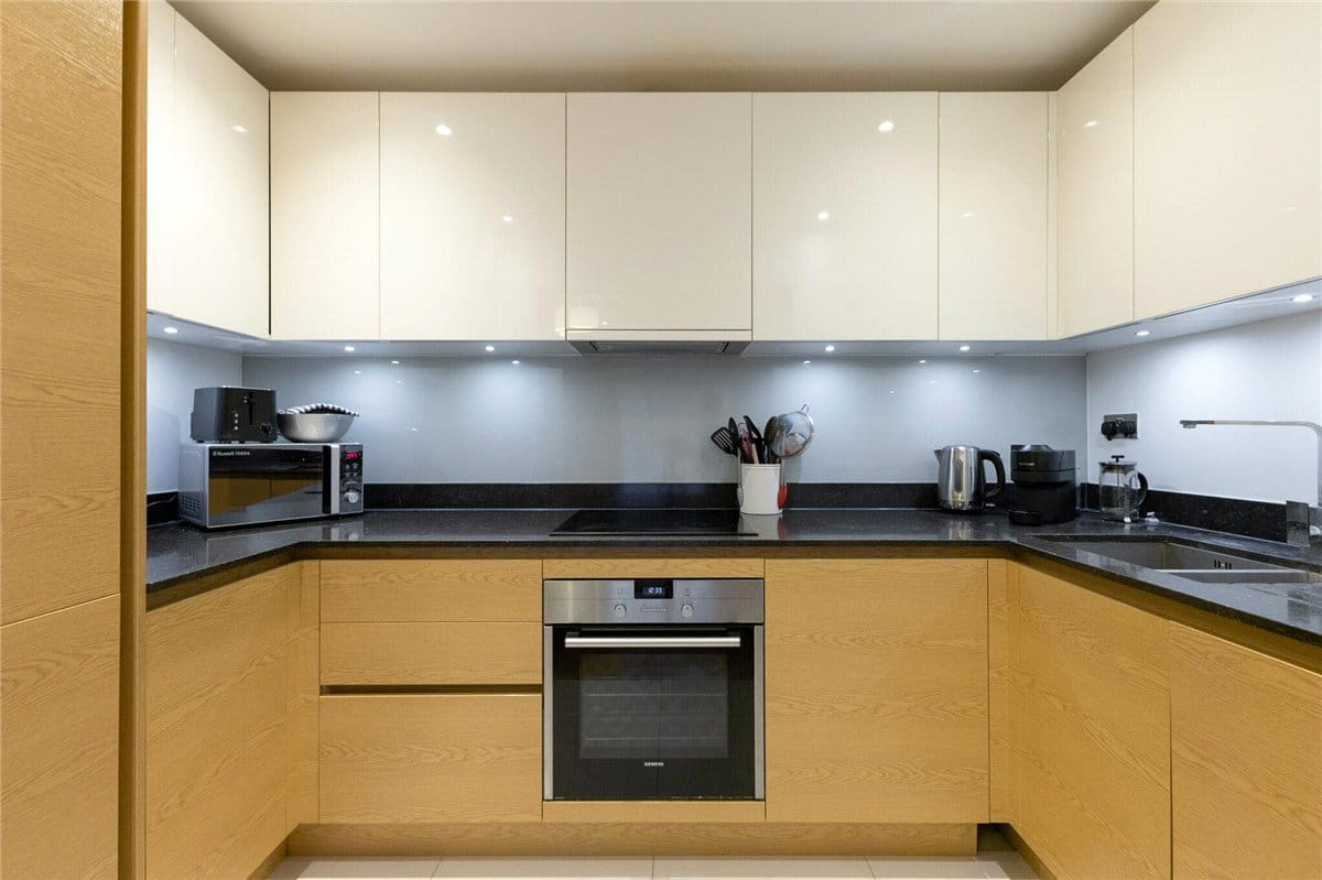 2 bedroom flat, Keynes House, Kingsley Walk CB5 - Available
