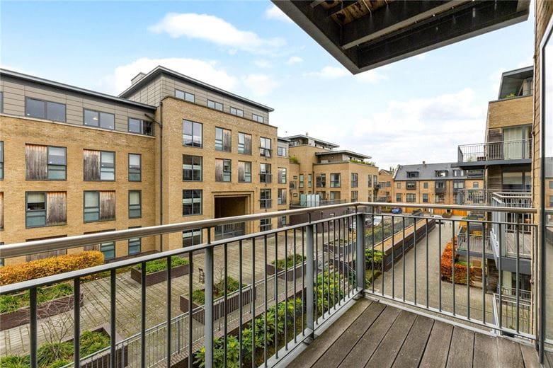 2 bedroom flat, Keynes House, Kingsley Walk CB5 - Available