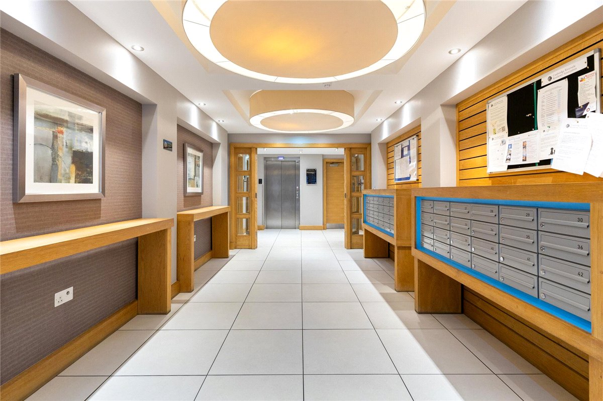 2 bedroom flat, Keynes House, Kingsley Walk CB5 - Available