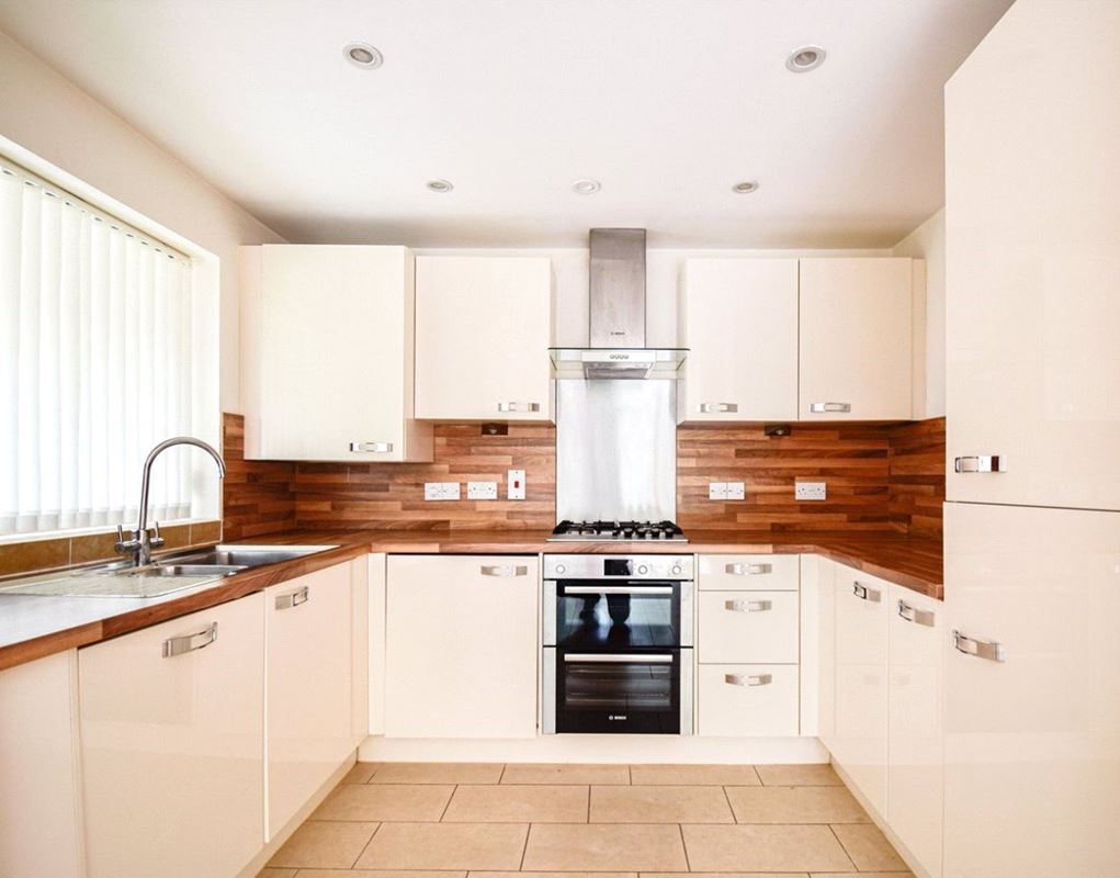 3 bedroom flat, Wessex Court, 21 Queen Ediths Way CB1 - Available