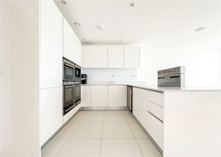 3 bedroom flat, Keynes House, Kingsley Walk CB5 - Let Agreed
