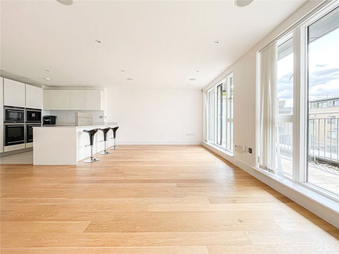 3 bedroom flat, Keynes House, Kingsley Walk CB5 - Let Agreed