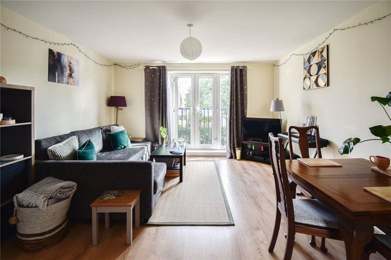 2 bedroom flat, Woodhead Drive, Cambridge CB4