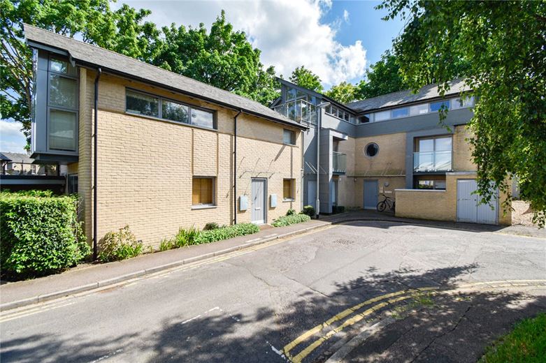 1 bedroom flat, Benson Place, Cambridge CB4 - Let Agreed