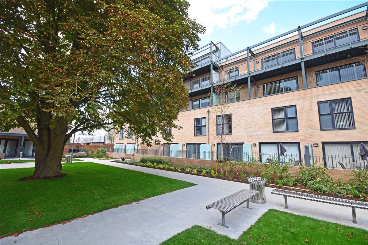 2 bedroom flat, Flamsteed Close, Cambridge CB1 - Let Agreed