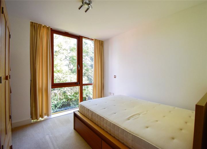 2 bedroom flat, Meadowcroft, Cambridge CB4