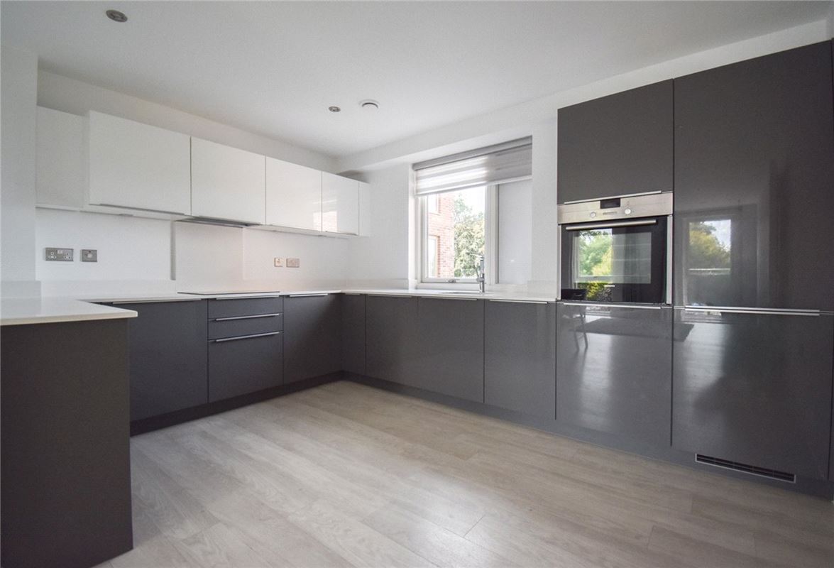 3 bedroom flat, Scholars Court, Harrison Drive CB2 - Let Agreed