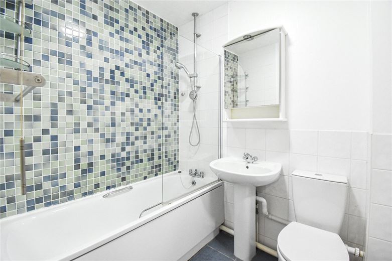 2 bedroom house, Lucerne Close, Cambridge CB1