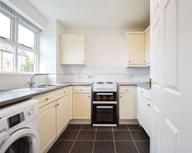 1 bedroom flat, Winstanley Court, Cromwell Road CB1 - Let Agreed