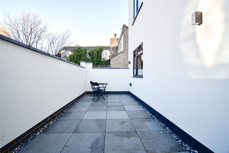 2 bedroom flat, High Street, Cottenham CB24