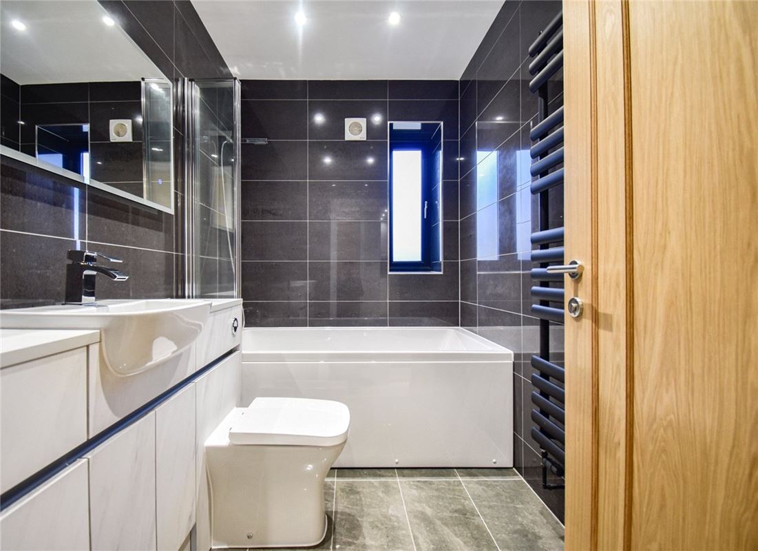 2 bedroom flat, High Street, Cottenham CB24