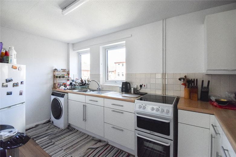2 bedroom flat, Roman Courts, Cambridge CB4