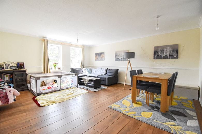 2 bedroom flat, Roman Courts, Cambridge CB4
