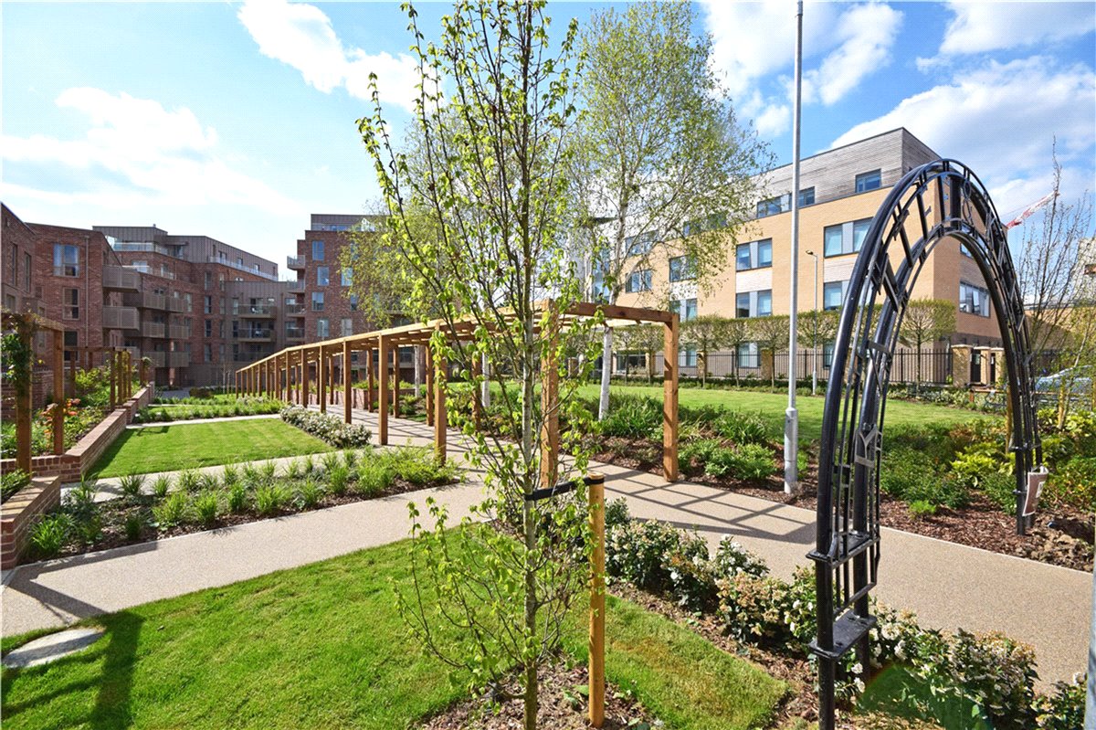 3 bedroom flat, Scholars Court, Harrison Drive CB2