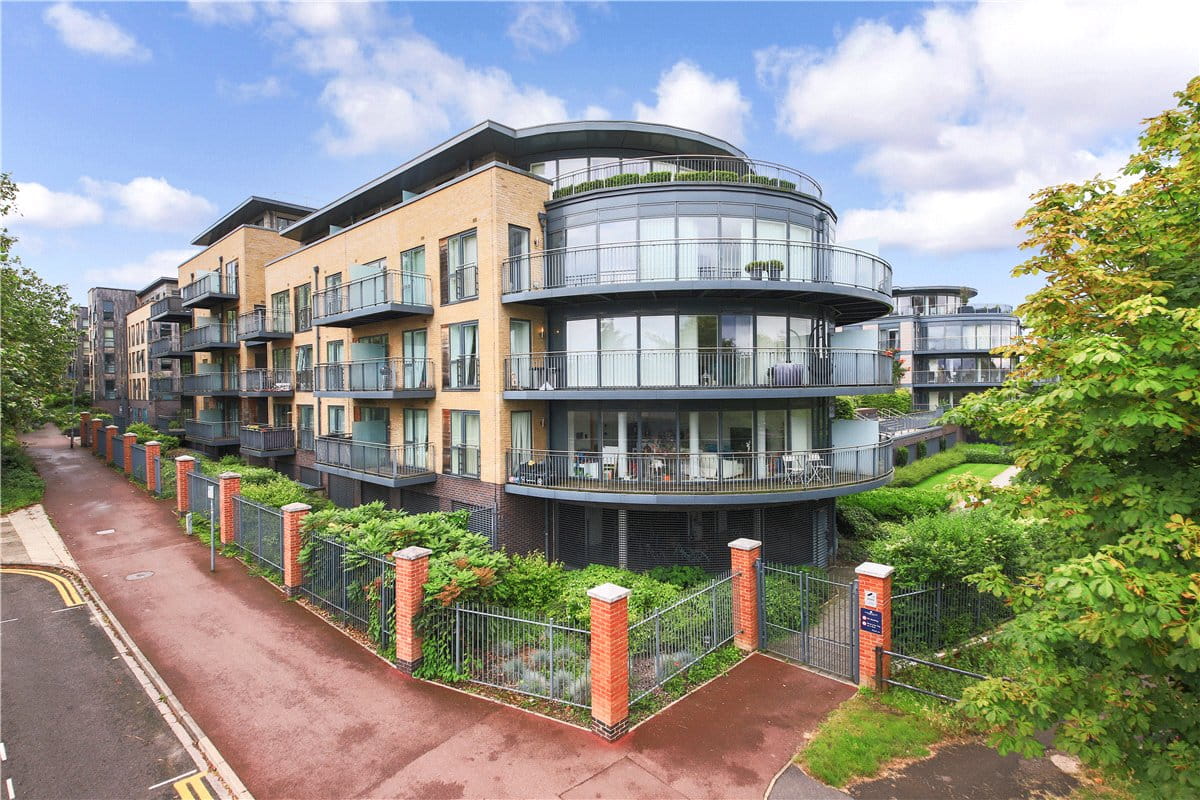 2 bedroom flat, Keynes House, Kingsley Walk CB5 - Available