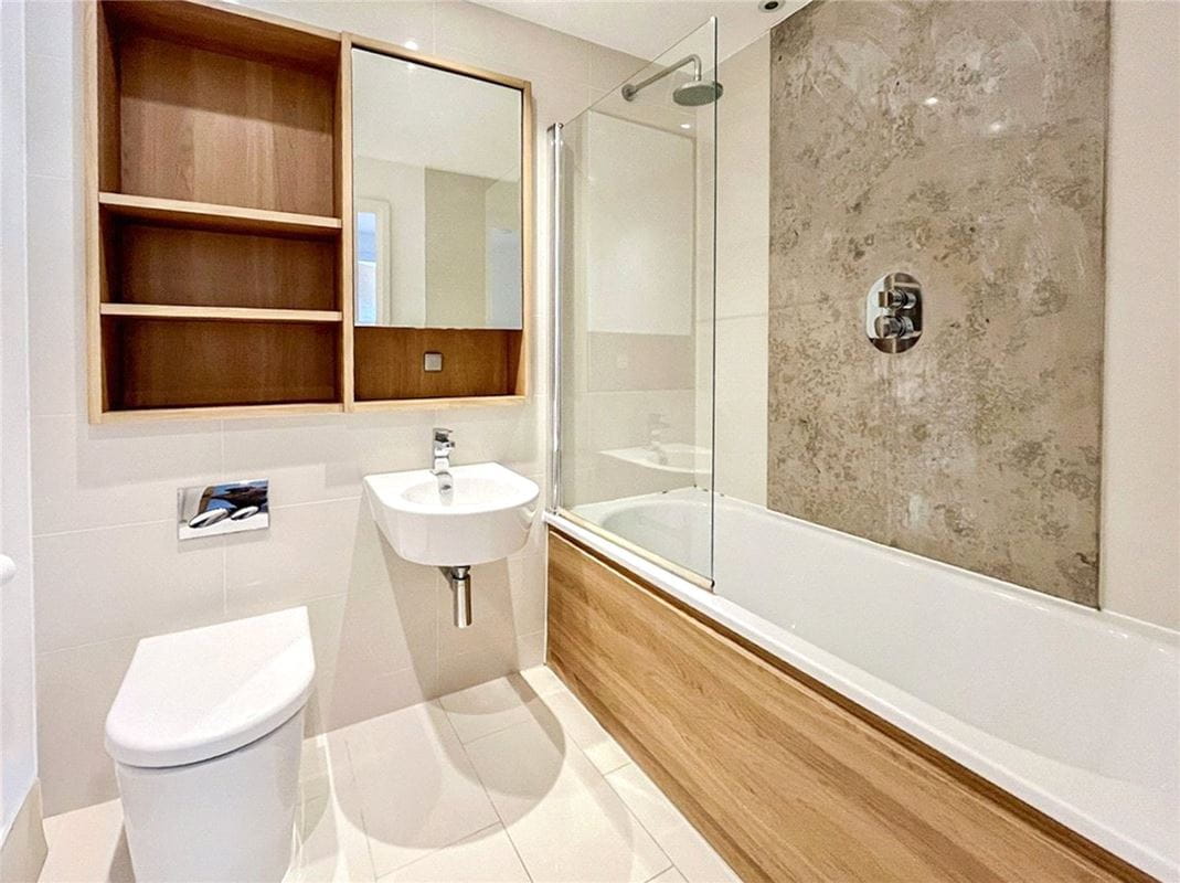 2 bedroom flat, Keynes House, Kingsley Walk CB5 - Available