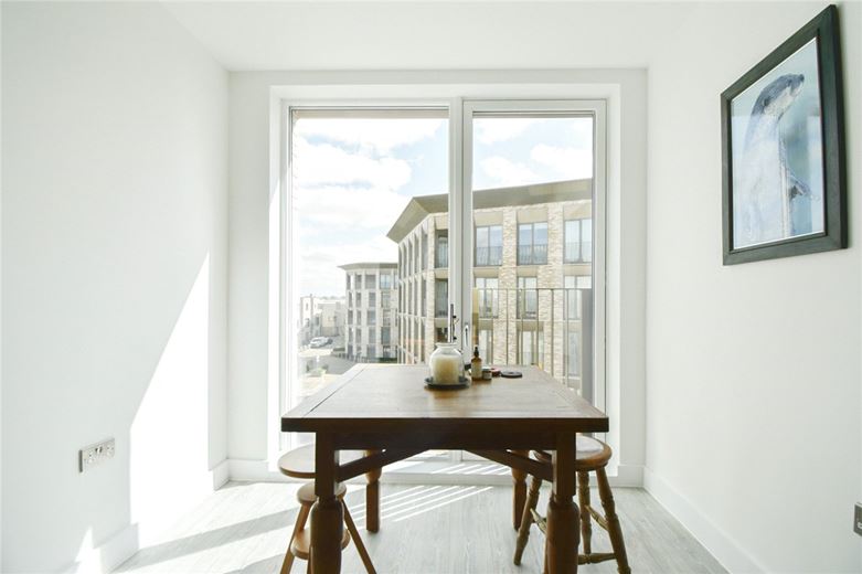 2 bedroom flat, Aston Terrace, Cambridge CB3 - Available