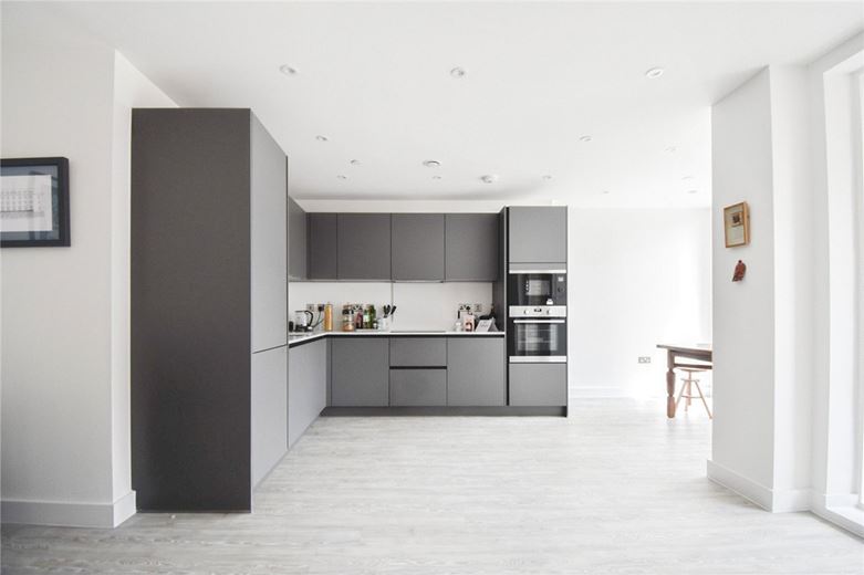 2 bedroom flat, Aston Terrace, Cambridge CB3 - Available