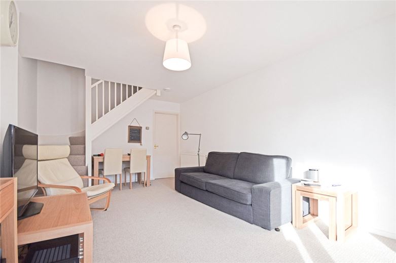 2 bedroom house, Stott Gardens, Cambridge CB4 - Let Agreed