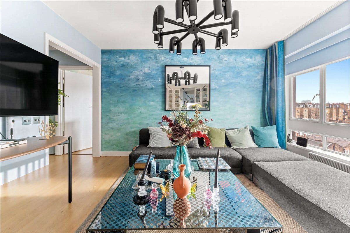 1 bedroom flat, Hereford House, 11 Ovington Gardens SW3 - Available