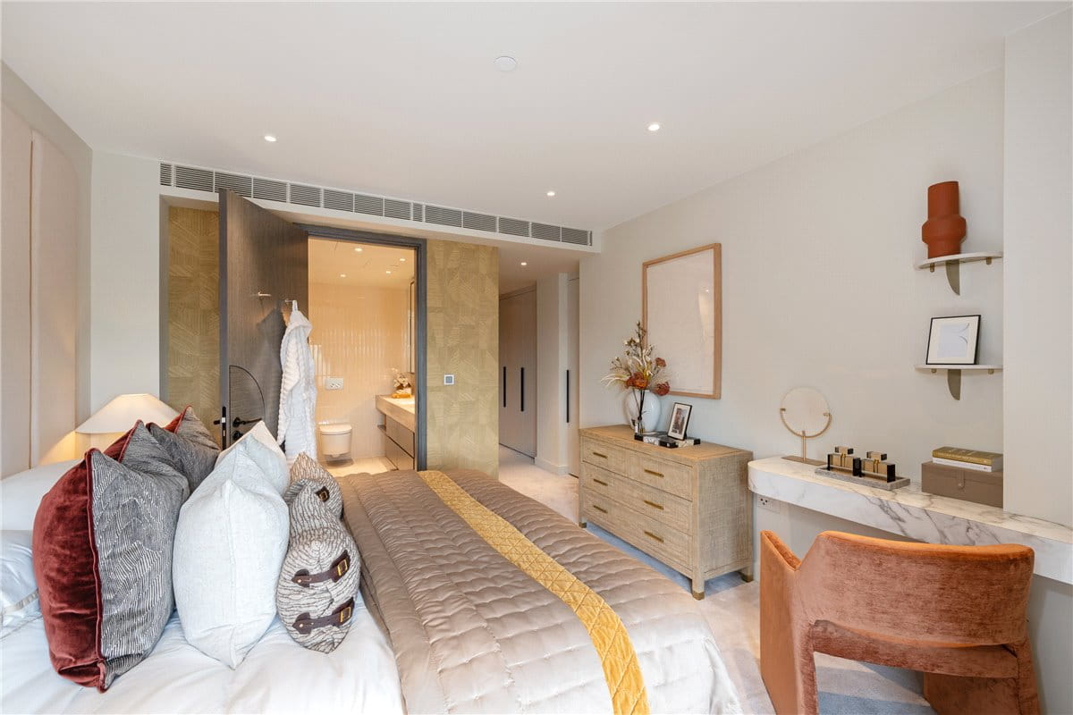 3 bedroom flat, Waterfront Drive, Chelsea Waterfront SW10 - Available