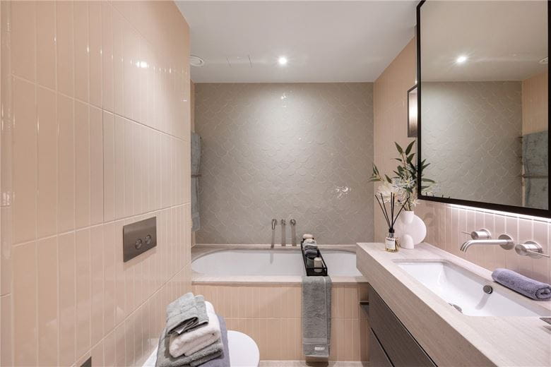 4 bedroom flat, Waterfront Drive, Chelsea Waterfront SW10 - Available