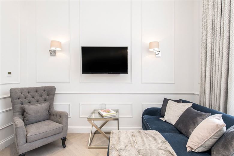 1 bedroom flat, Gloucester Gardens, Bayswater W2 - Sold