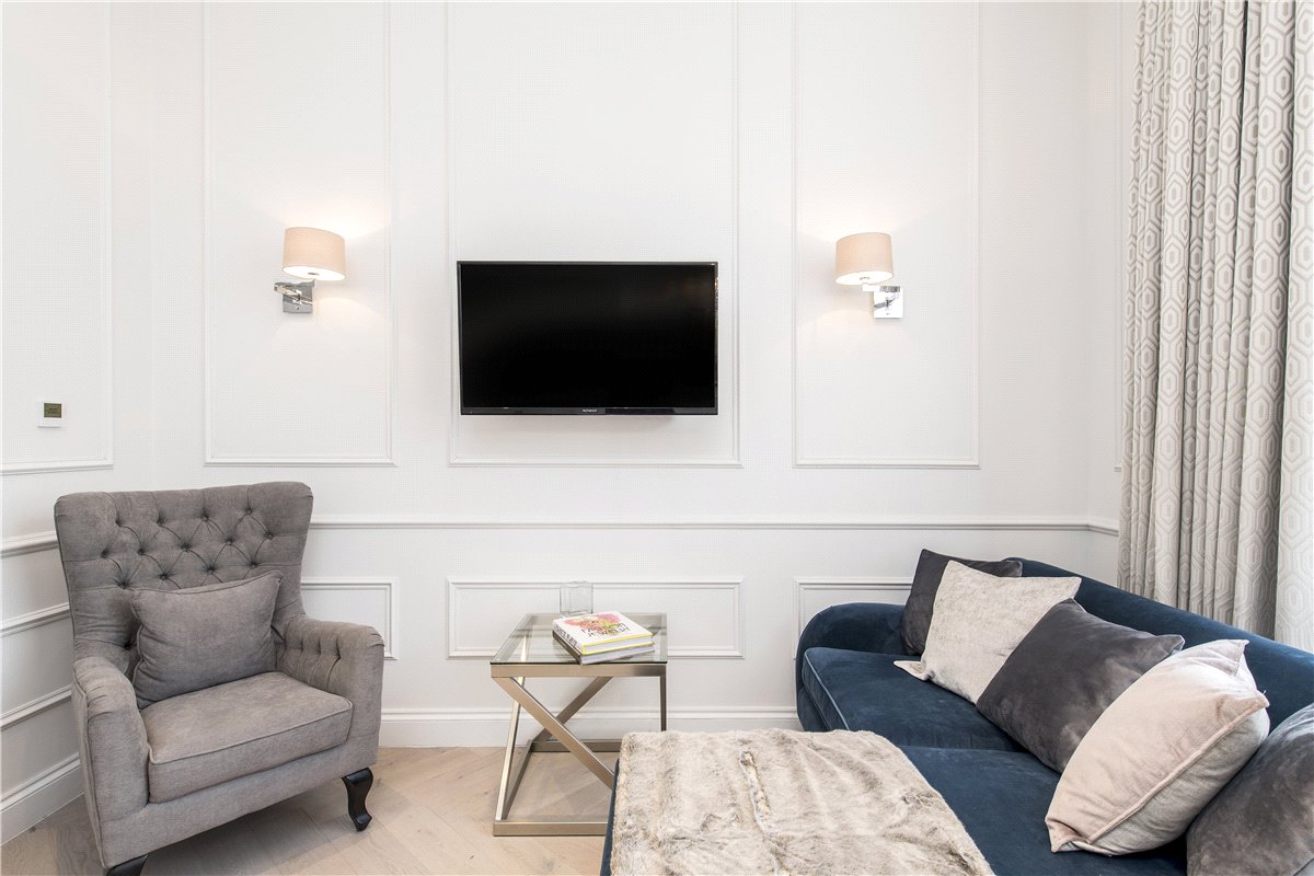 1 bedroom flat, Gloucester Gardens, Bayswater W2 - Sold