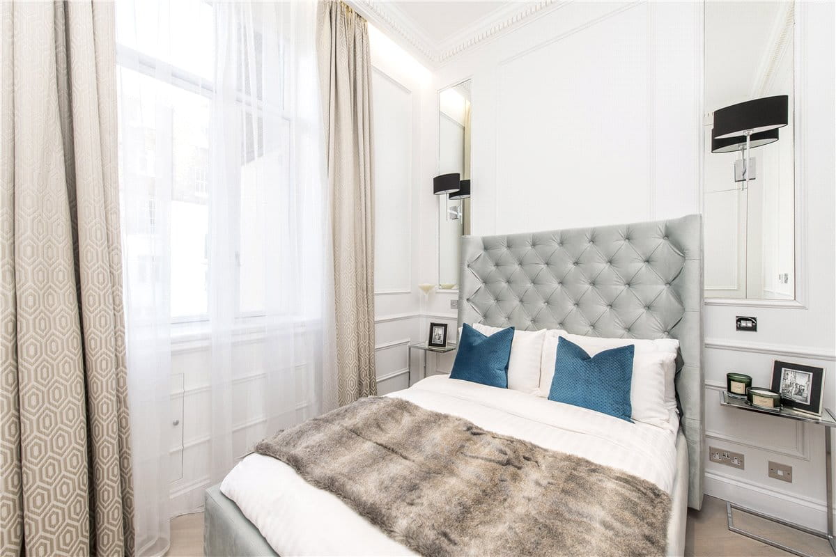 1 bedroom flat, Gloucester Gardens, Bayswater W2 - Sold