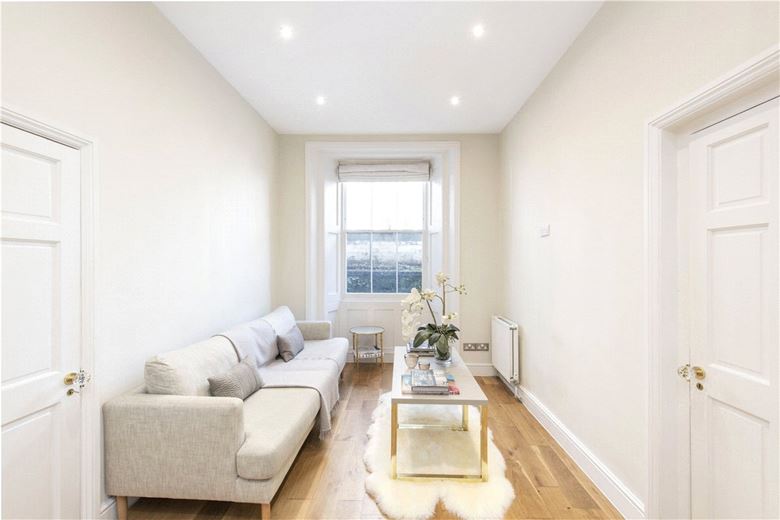 2 bedroom flat, Cromwell Road, Earls Court SW5 - Available