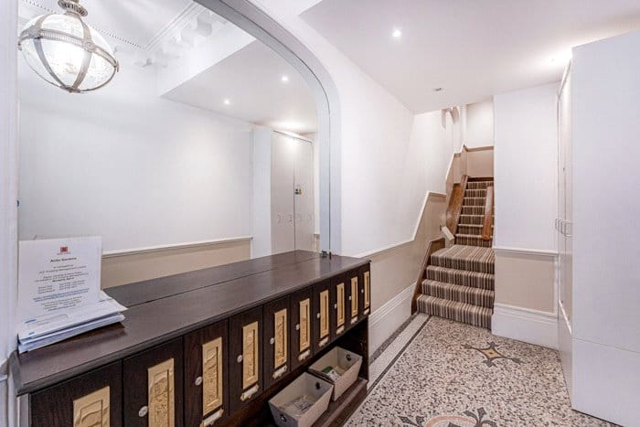 1 bedroom flat, Airlie Gardens, Kensington W8 - Available