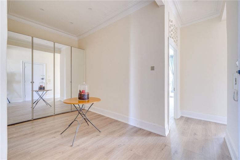2 bedroom flat, Holland Road, West Kensington W14 - Available