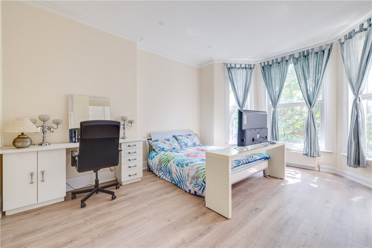 2 bedroom flat, Holland Road, West Kensington W14 - Available