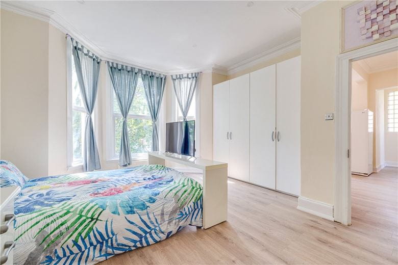 2 bedroom flat, Holland Road, West Kensington W14 - Available