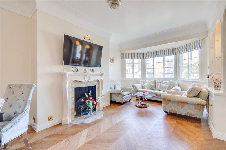 3 bedroom flat, Hyde Park Place, London W2 - Available