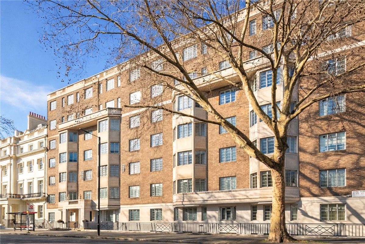 3 bedroom flat, Hyde Park Place, London W2 - Available