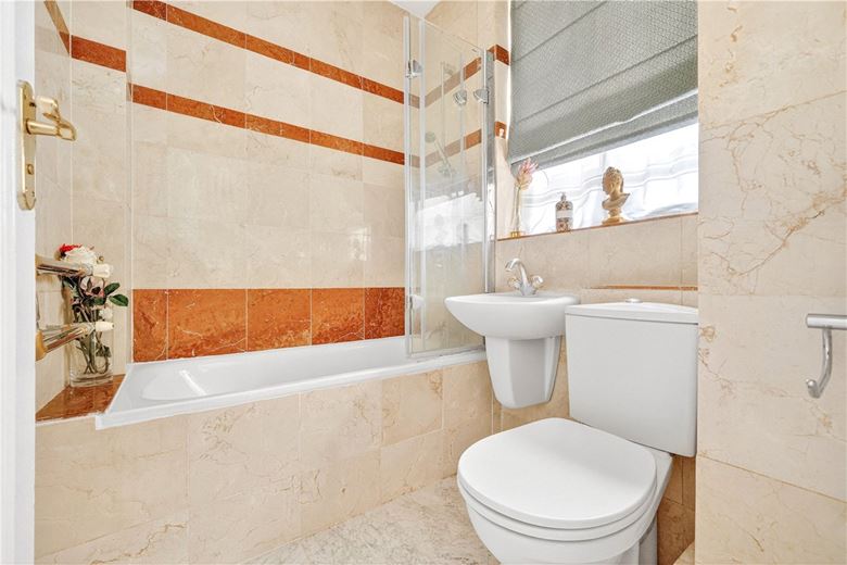 3 bedroom flat, Hyde Park Place, London W2 - Available