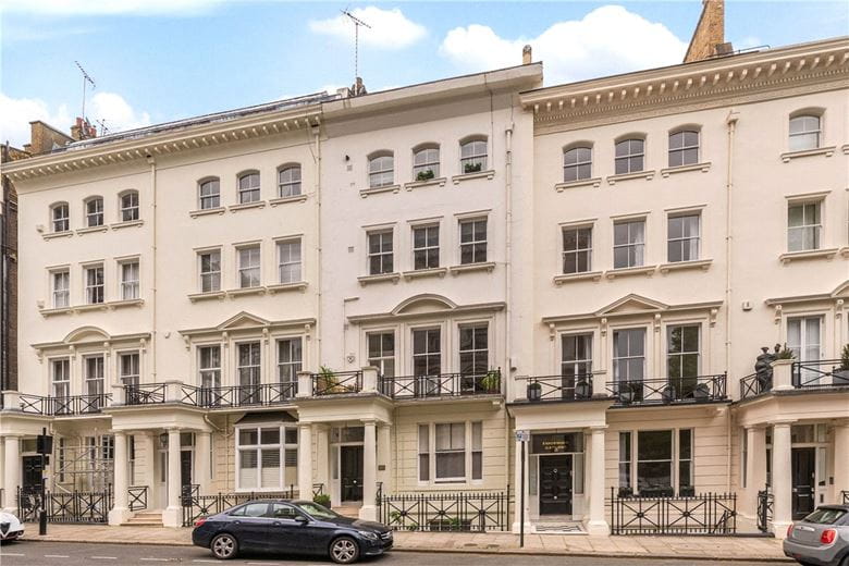 2 bedroom flat, Ennismore Gardens, London SW7 - Available