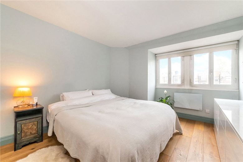 2 bedroom flat, Ennismore Gardens, London SW7 - Available